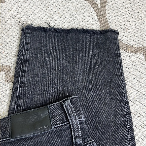 Madewell The High-Rise Slim Crop Boyjean raw hems washed black jeans - Picture 14 of 15